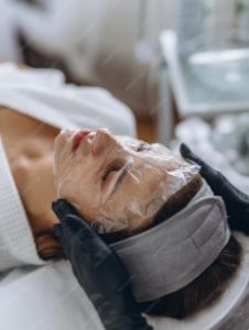 Всё о чистке лица: когда посетить косметолога и какие процедуры выбрать